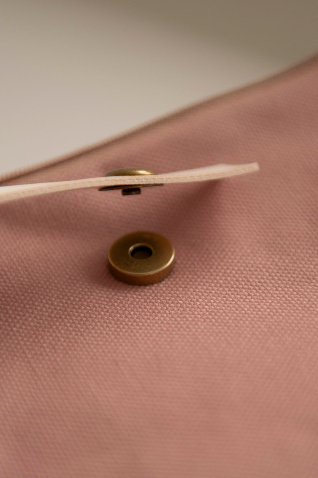 Panni Pouch – Keeps reusable cloths in reach for on-the-go messes ...